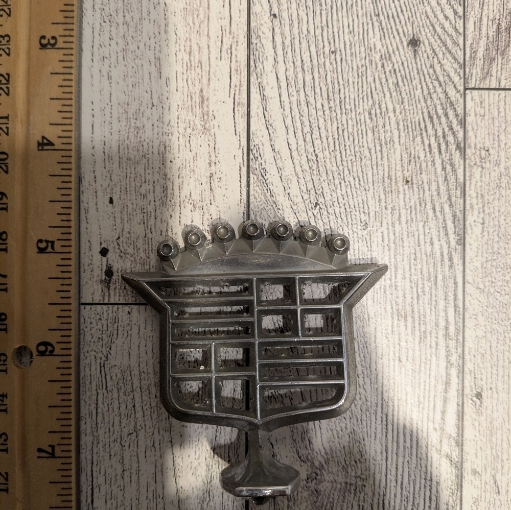 Cadillac Premium Silver Car  Emblem